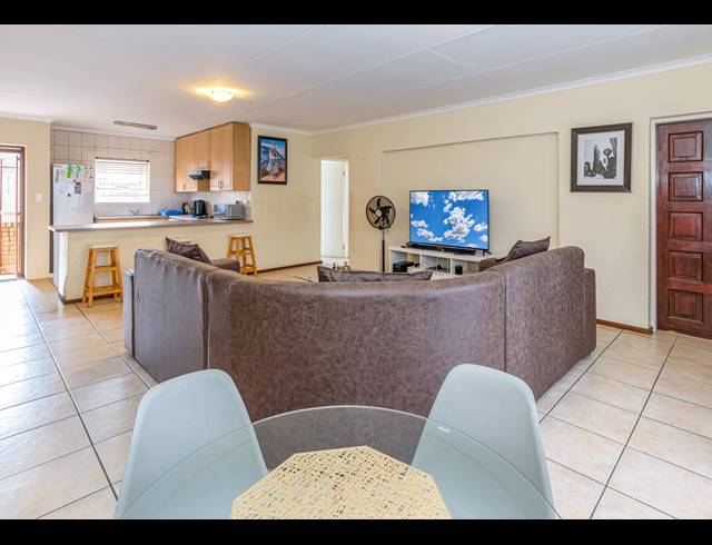 2 BEDROOM APARTMENT FOR SALE IN FERNDALE